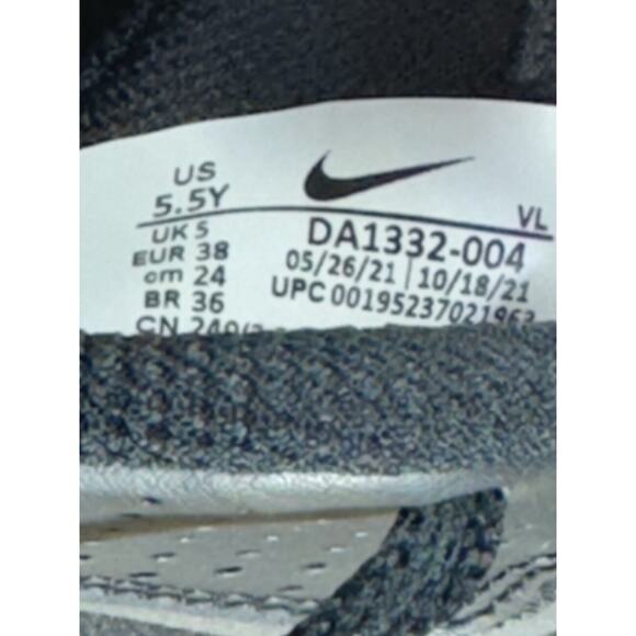 Nike DA1332-004 Tiempo Legend Black Training Indoor Soccer Shoes Boy's 5.5Y - Picture 9 of 9